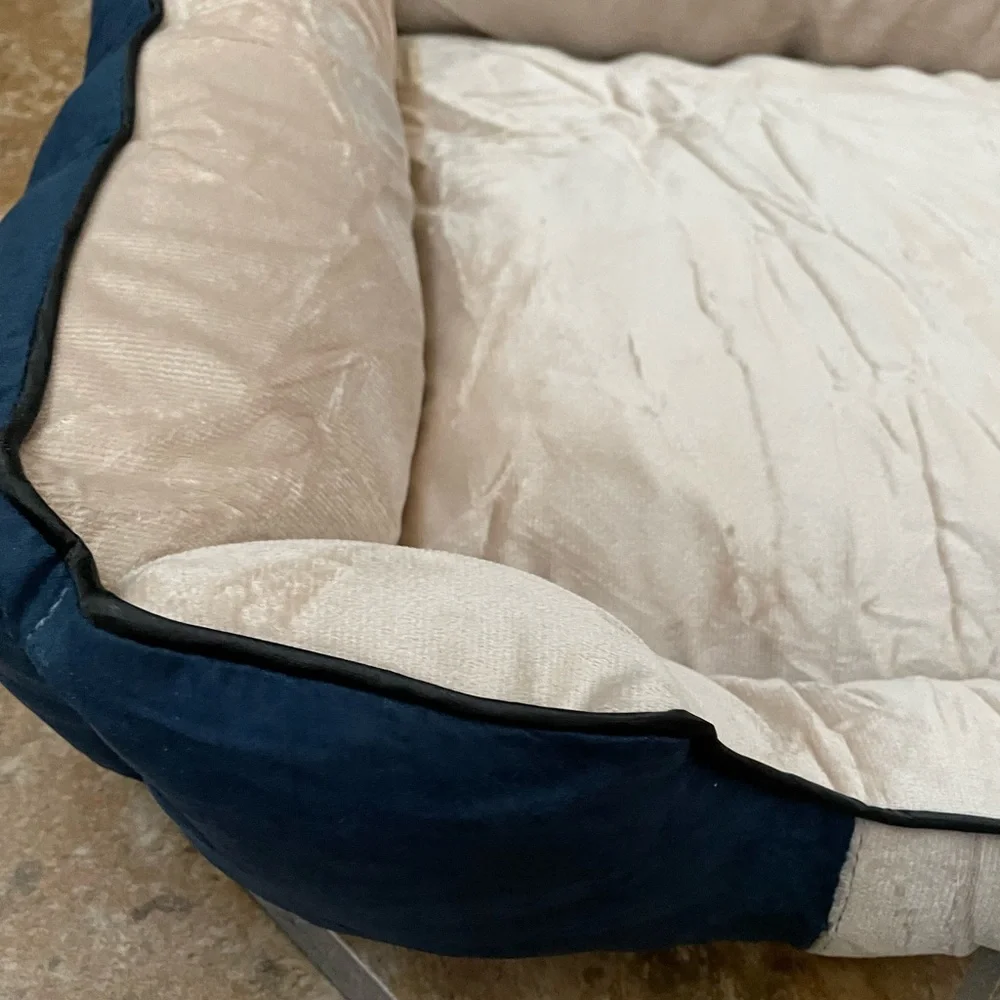Medium size dog bed with lint brush and washable covering